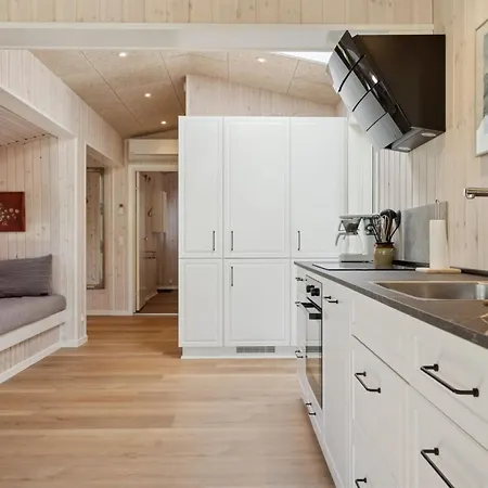 Enrica - 250m From The Sea By Interhome *