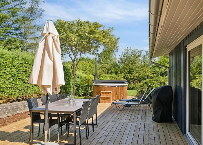 Enrica - 250m From The Sea By Interhome