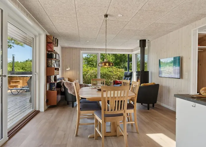 Enrica - 250m From The Sea By Interhome